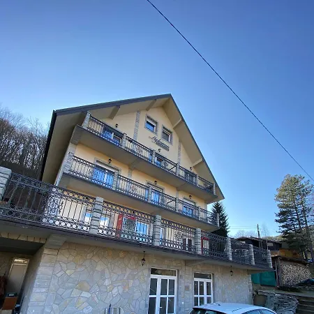 Luznjanin Restoran I Sobe 호텔 *