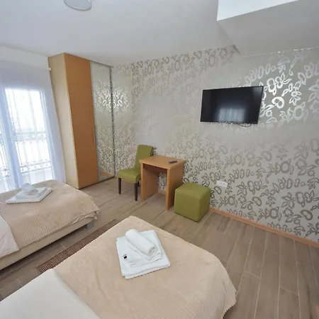 Luznjanin Restoran I Sobe 호텔 *