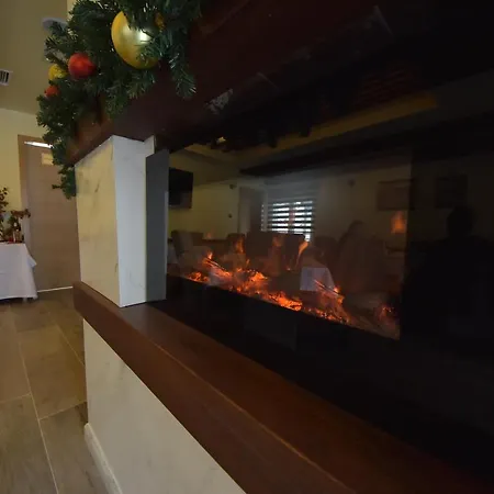 Luznjanin Restoran I Sobe 호텔 *