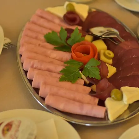 호텔 Luznjanin Restoran I Sobe *